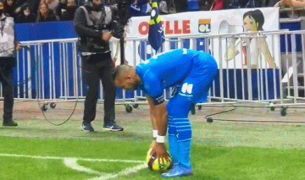 坎波斯：2年前扎伊尔&马尤卢数学课后踢欧冠，皇社总监很震惊（坎波斯：两年前扎伊尔和马尤卢下课就踢欧冠，皇社总监大吃一惊）