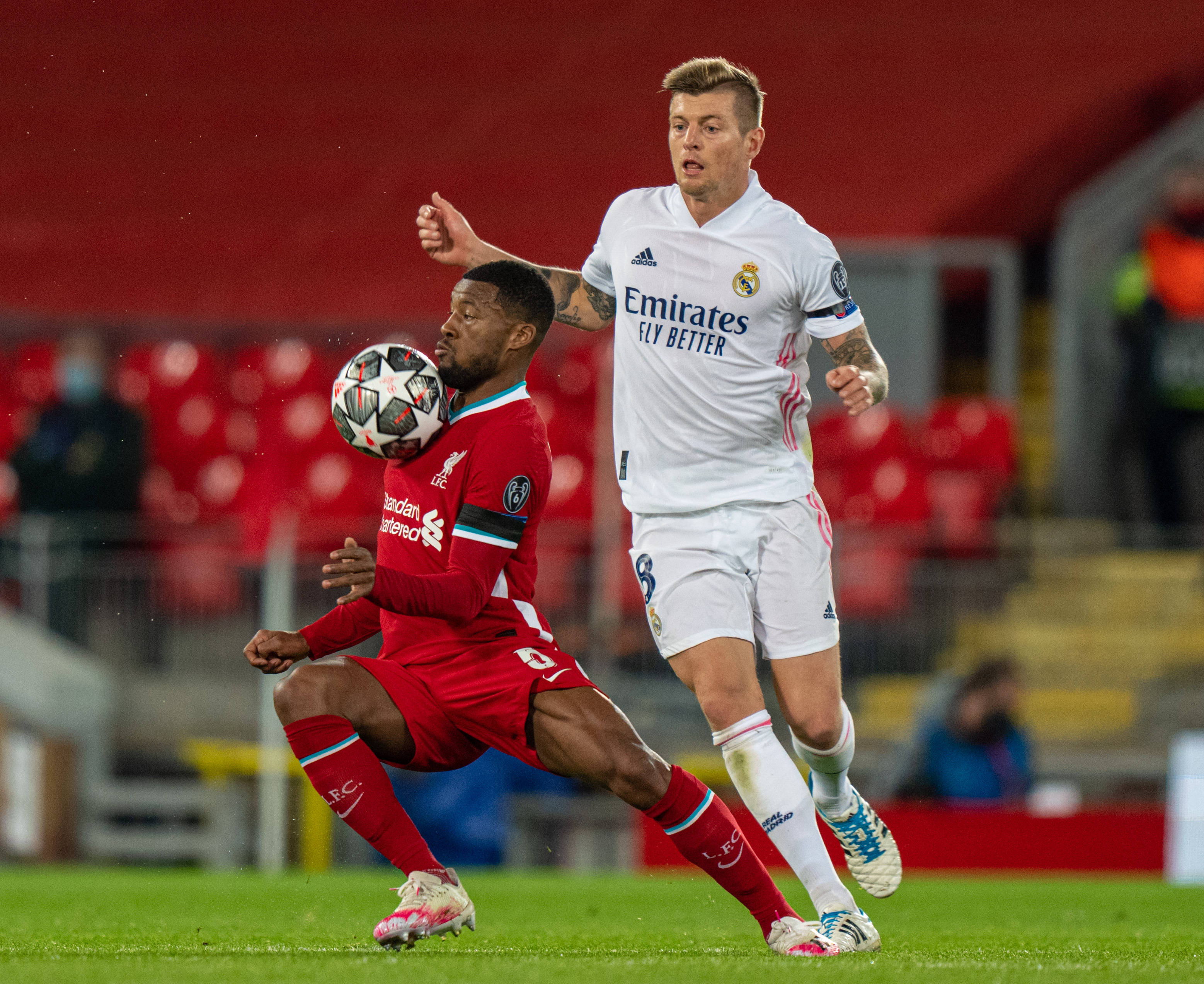 斯基拉：DV9续约的唯一可能是接受3-4年合同，年薪600-800万（斯基拉：DV9续约需签3-4年合约，年薪600-800万为唯一方案）