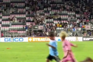 町田泽维亚主场逆袭蔚山HD，亚冠精英联赛东亚区排名上升（町田泽维亚主场逆转蔚山HD，亚冠精英联赛东亚区名次攀升）