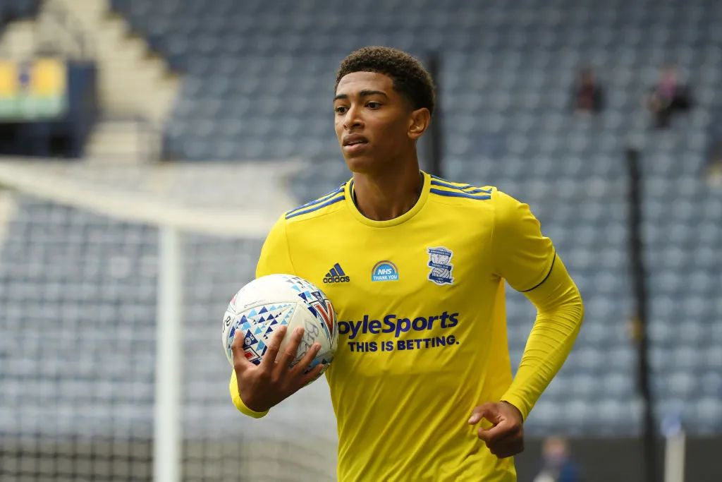 欧联2-3大冷门，西甲劲旅遭保甲球队掀翻，24岁斯塔尼奇三响炮（欧联爆出2-3大冷！西甲劲旅被保甲球队掀翻，24岁斯塔尼奇上演帽子戏法）