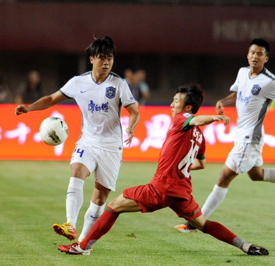 随海港夺冠，亚历斯祖成为首位夺得中超冠军的中国香港球员（海港夺冠，亚历斯祖成中超史上首位中国香港籍冠军球员）