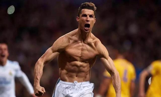 科莫2-0萨索洛连续12场不败，莫雷诺破门，尼科-帕斯献助攻（科莫2-0击退萨索洛豪取12场不败，莫雷诺破门，尼科-帕斯送助攻）