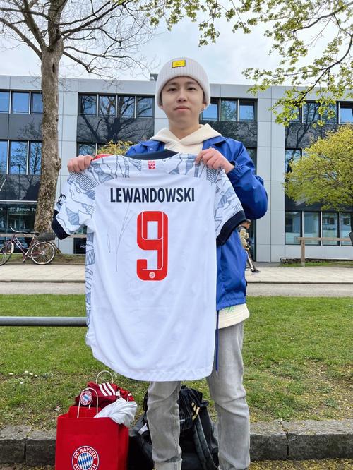 C罗进入国家队后葡萄牙12届大赛全勤，此前总共仅参加6届大赛（C罗入队后葡萄牙12届大赛无缺席，此前历史仅6次参赛）