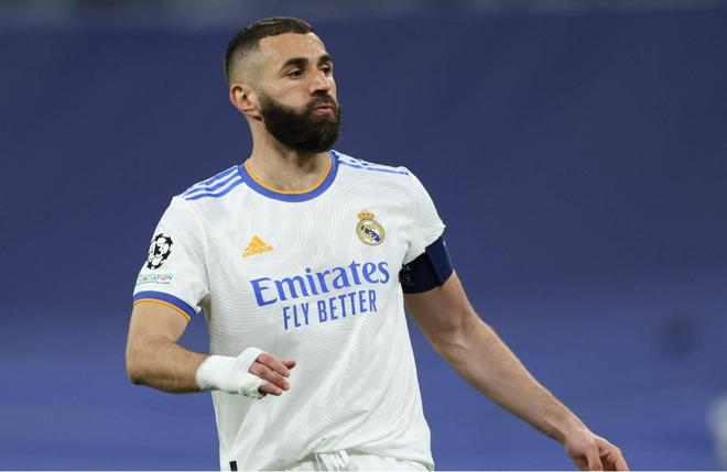 足球装备的科技革新解析（足球装备技术创新解读）