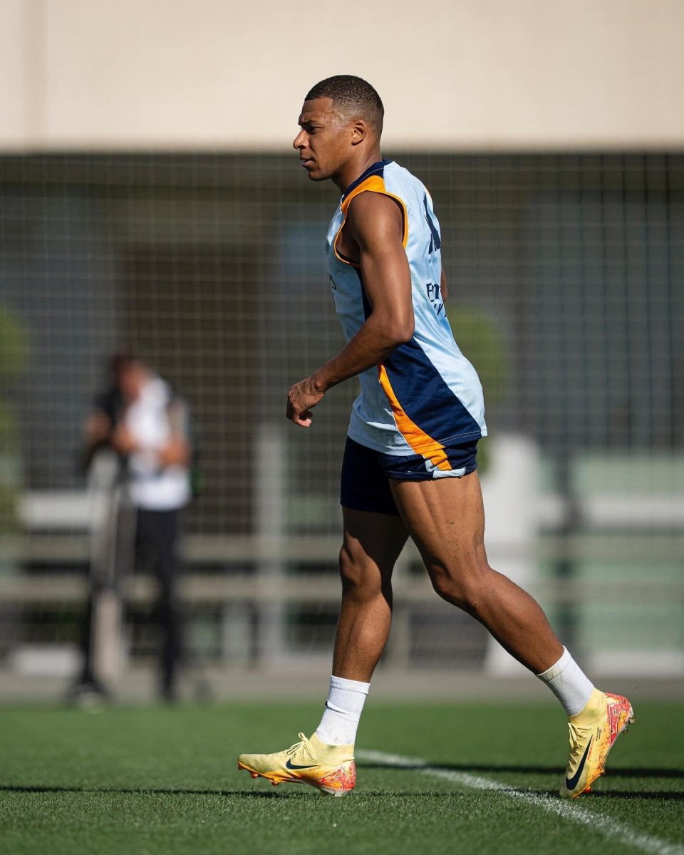 皇马客战埃尔切名单：姆巴佩、赫伊森在列，米利唐缺席（皇马客场战埃尔切大名单：姆巴佩、赫伊森入围，米利唐未随队）